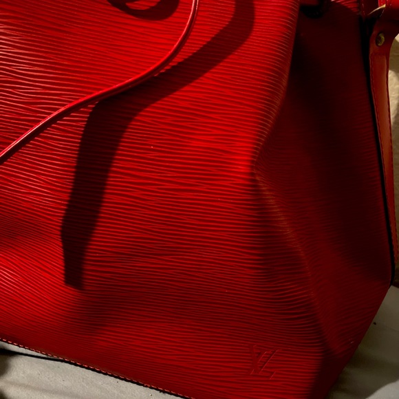 Louis Vuitton Petit Noe Red Epi Leather Bucket Bag - Picture 3 of 3